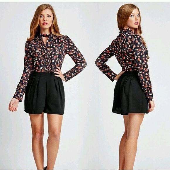 GUESS Women's Scarlett Ditsy Floral Print Bowtie Romper Jumpsuit Sz 4 Y2K - Picture 1 of 16